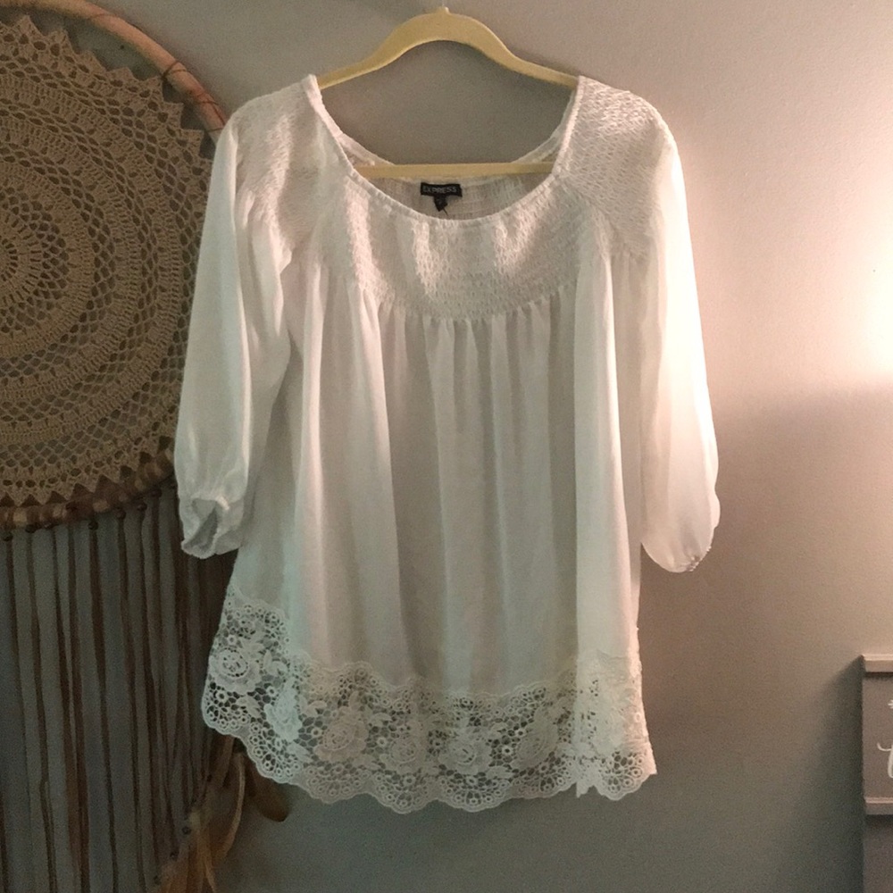 NWT Beautiful off shoulder express top!